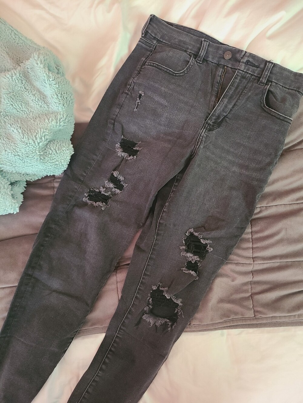 American Eagle Outfitters Black Distressed Skinny Jeans